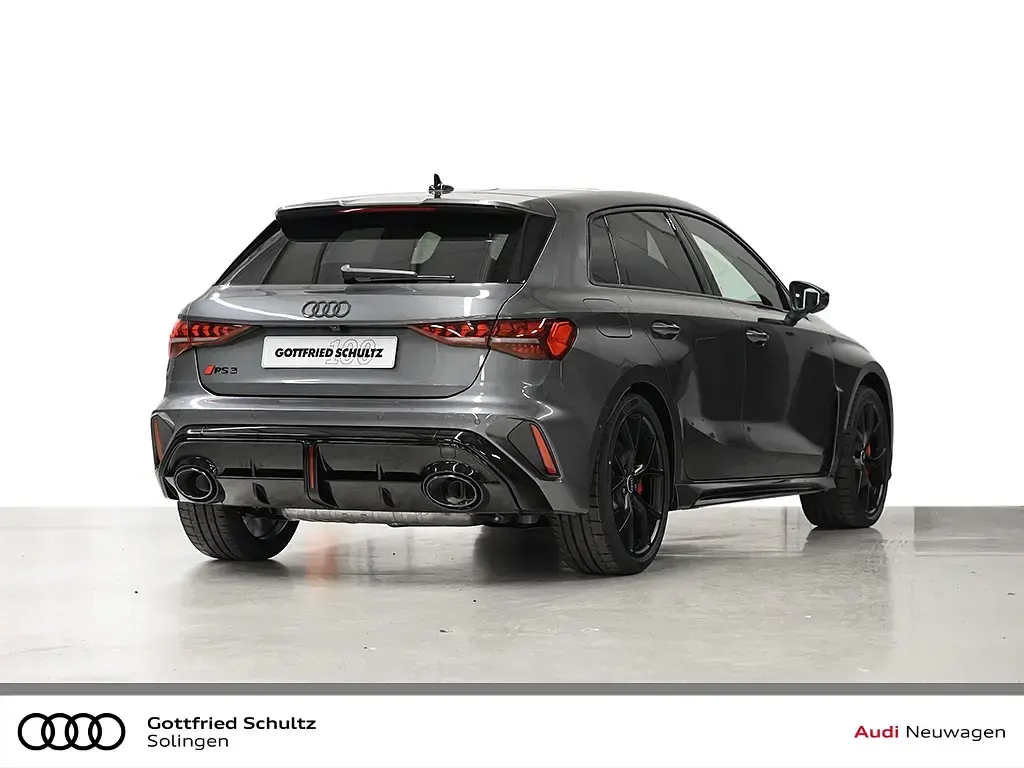 Gebraucht Audi RS3 Sport 400 PS (294 kW) 2026 Grau Limousine