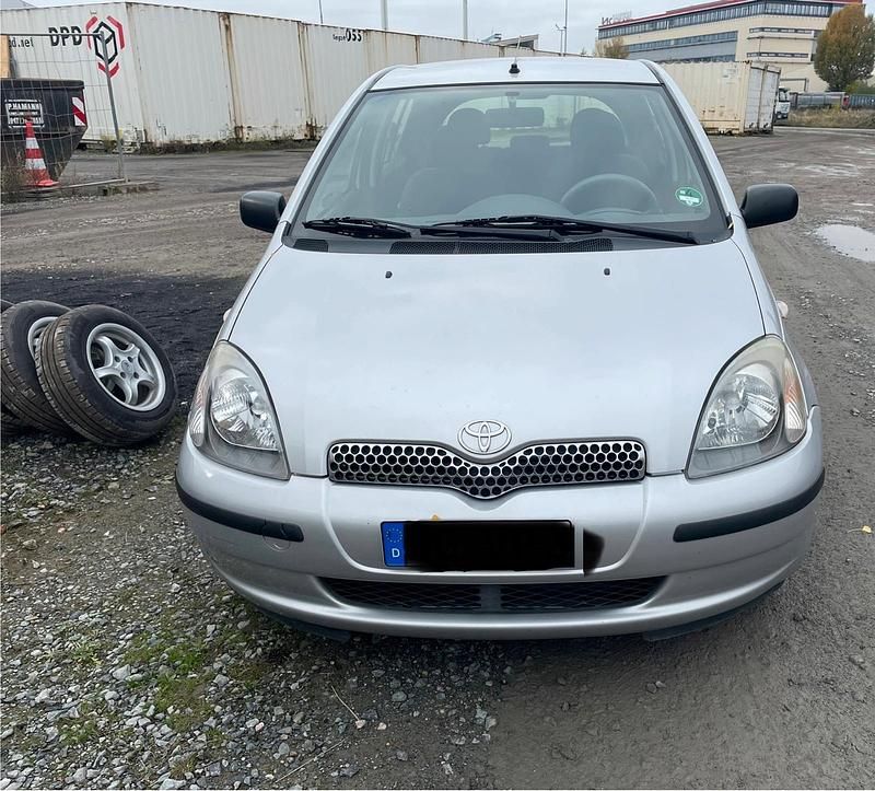 Silber Gebraucht 2001 Toyota Yaris Kleinwagen | 2.800 € - Bild 1/4