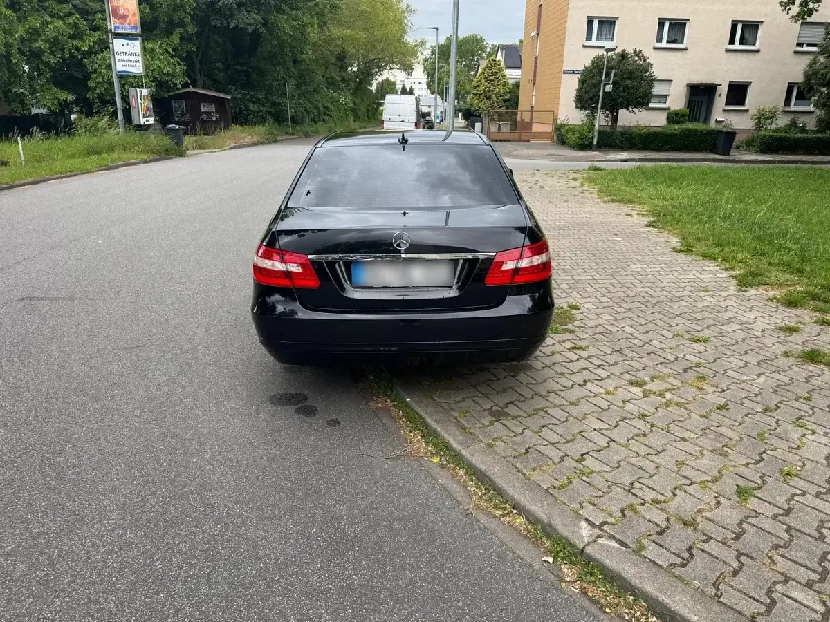 Gebraucht Mercedes E220 170 PS (125 kW) 2009 Schwarz Limousine