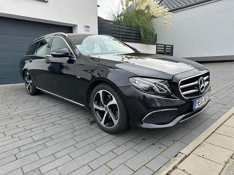 Schwarz Gebraucht 2019 Mercedes E200 Kombi | 22.400 € (Superpreis) - Bild 1/4