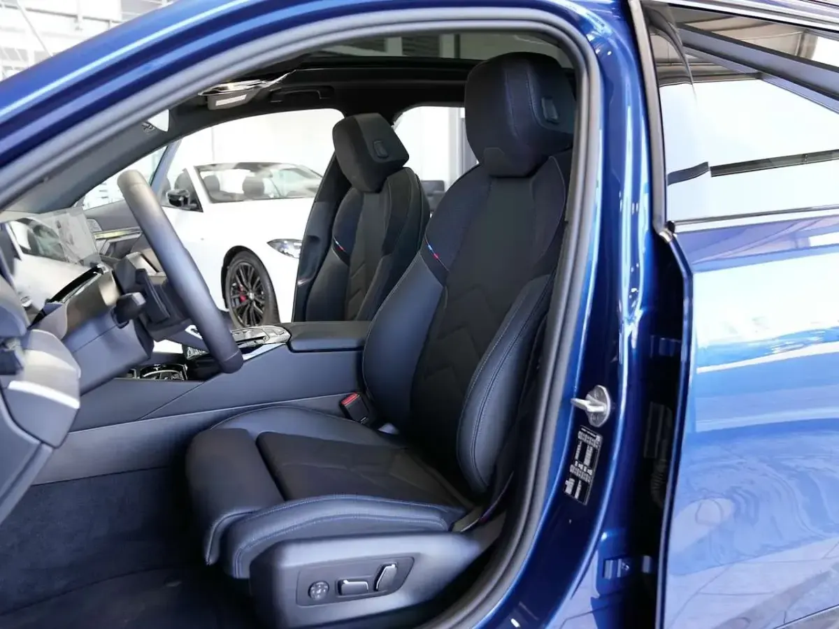Gebraucht BMW 520 M Sport 208 PS (152 kW) 2026 Blau Kombi