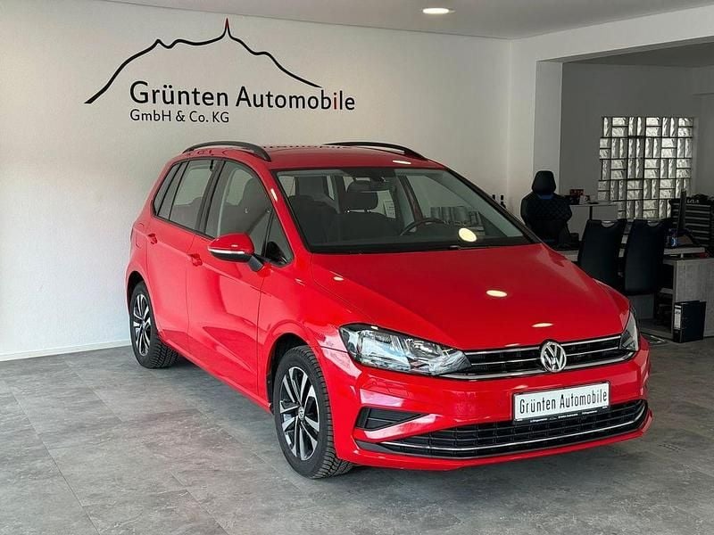 Rot Gebraucht 2018 VW Golf Sportsvan Van / Kleinbus | 14.950 € (Fairer Preis) - Bild 1/4