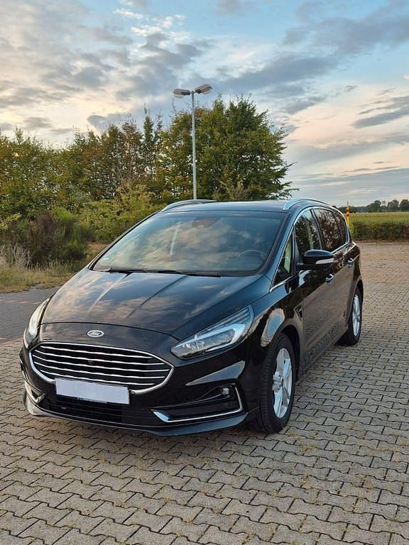 Schwarz Gebraucht 2021 Ford S-MAX Titanium Van / Kleinbus | 25.900 € (Fairer Preis) - Bild 1/4