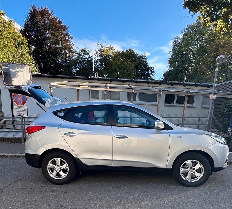 Gebraucht Hyundai ix35 Comfort 163 PS (119 kW) 2013 Silber SUV