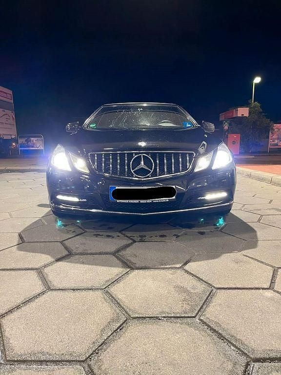 Gebraucht Mercedes E250 204 PS (150 kW) 2012 Schwarz Cabrio