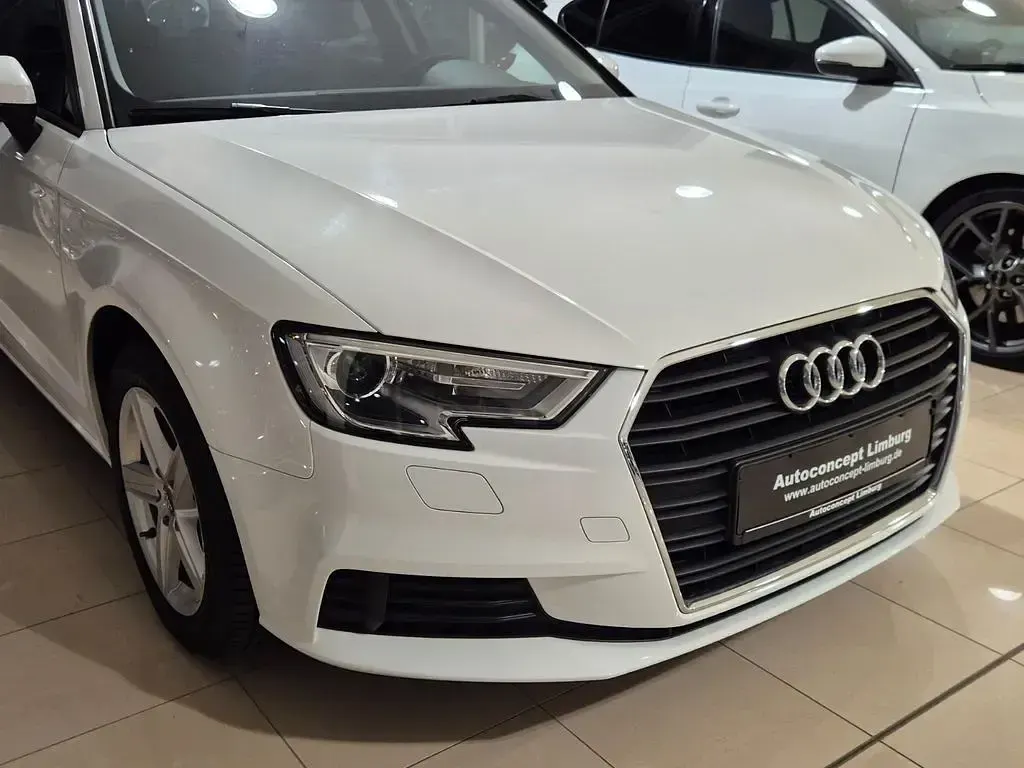 Gebraucht Audi A3 Design 116 PS (85 kW) 2019 Weiß Limousine