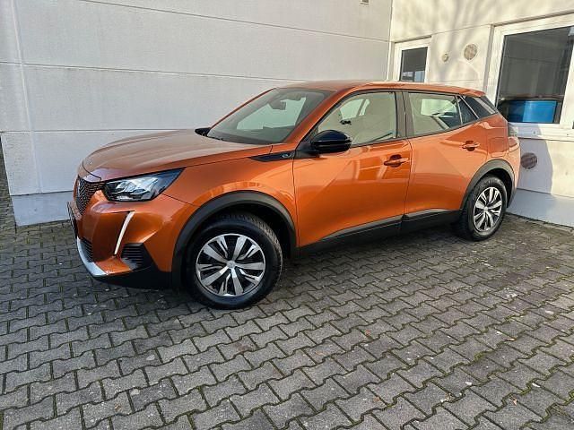 Gebraucht Peugeot e-2008 Active 100 kW (136 PS) 2023 Orange SUV