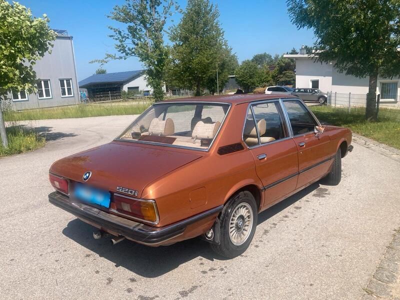Używany BMW 520 125 KM (91 kW) 1977 Brązowy Sedan/Limuzyna