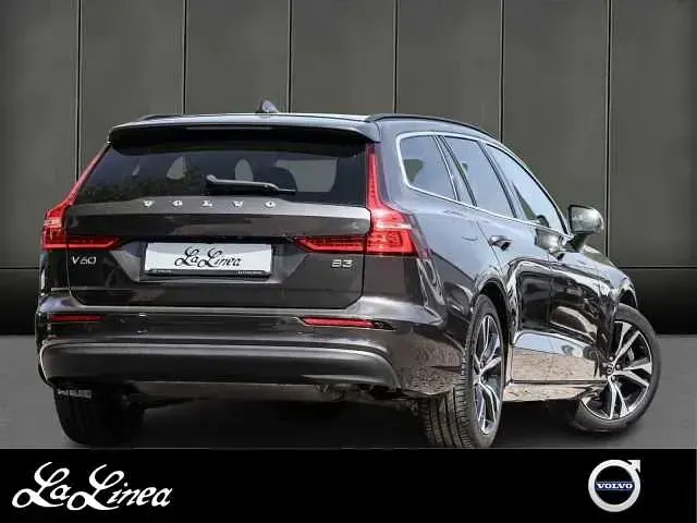 Używany Volvo V60 120 KM (88 kW) 2023 Kombi