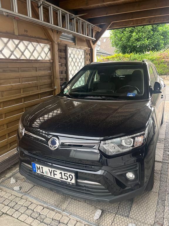 Schwarz Gebraucht 2022 Ssangyong (KGM) Tivoli SUV | 18.900 € - Bild 1/4