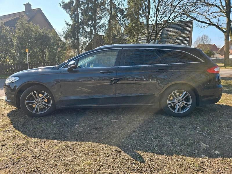 Gebraucht Ford Mondeo Titanium 170 PS (125 kW) 2016 Schwarz Kombi