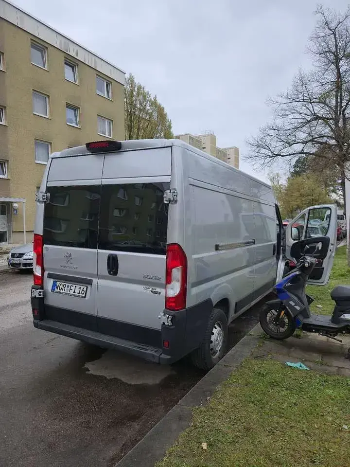 Gebraucht Peugeot Boxer 140 PS (102 kW) 2022 Grau Van