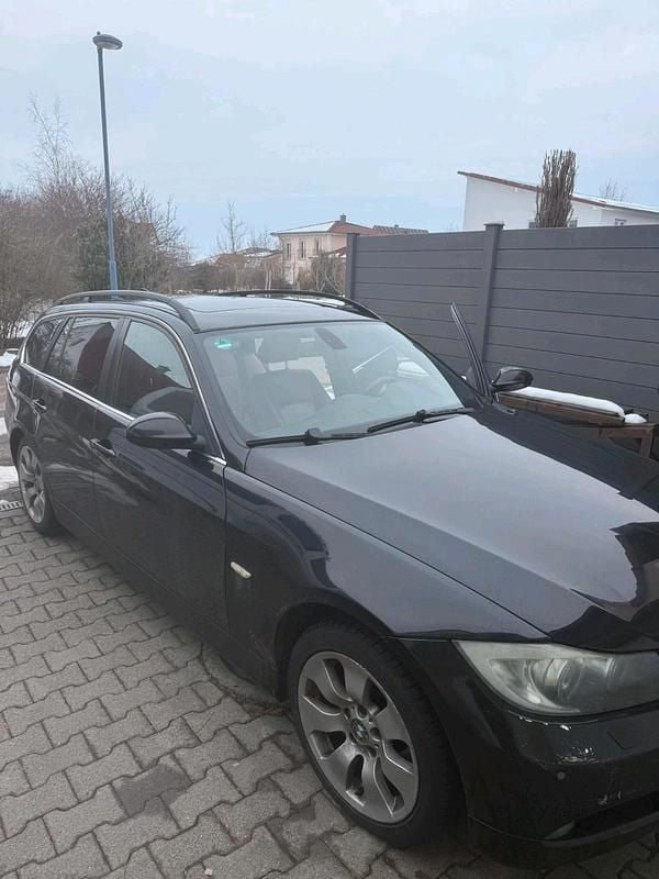 Gebraucht BMW 330 231 PS (169 kW) 2007 Schwarz Kombi