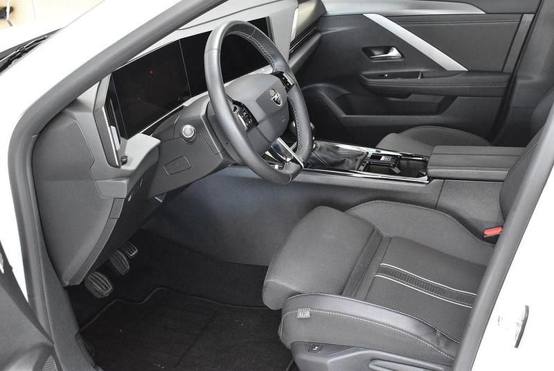 Gebraucht Opel Astra 131 PS (96 kW) 2024 Arktis weiã Kombi