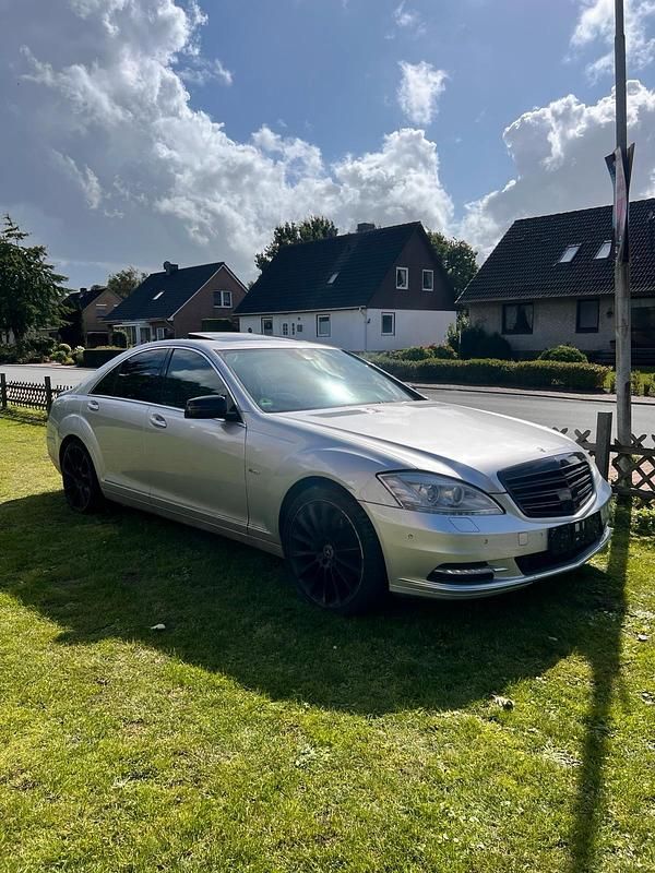 Silber Gebraucht 2009 Mercedes S350 Limousine | 8.499 € (Superpreis) - Bild 1/4