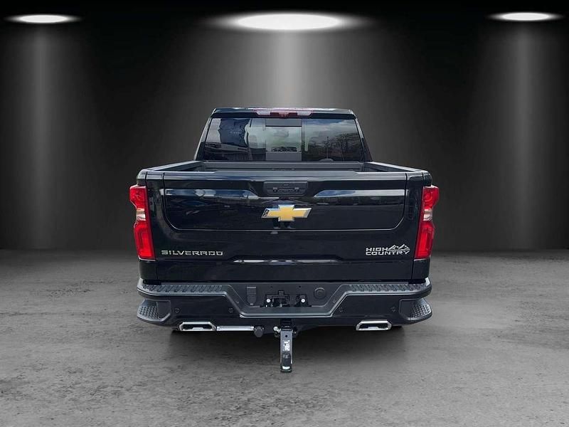 Neu Chevrolet Silverado 426 PS (313 kW) 2025 Schwarz SUV