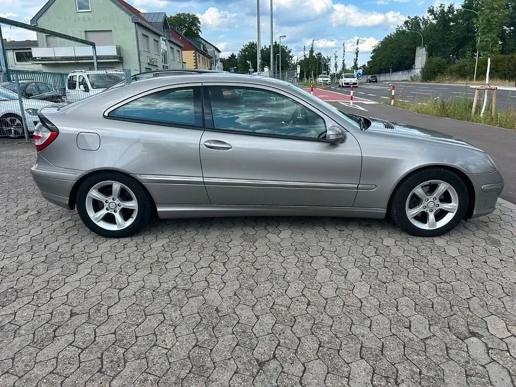 Gebraucht Mercedes C220 150 PS (110 kW) 2007 Silber Coupé