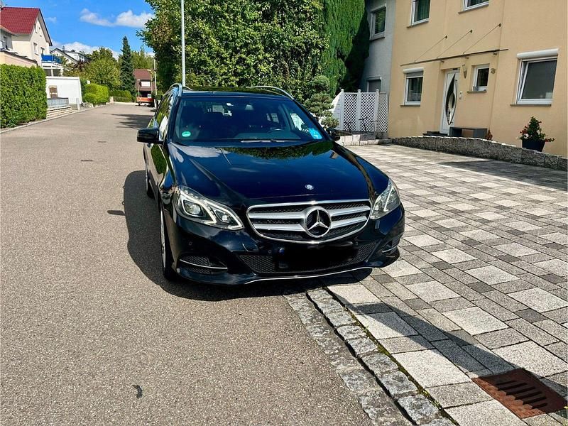 Schwarz Gebraucht 2013 Mercedes E400 Avantgarde Kombi | 16.200 € (Fairer Preis) - Bild 1/4