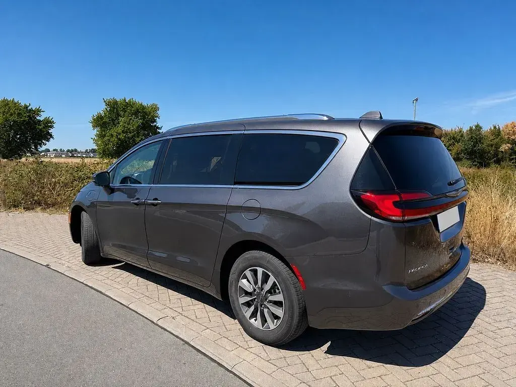Gebraucht Chrysler Pacifica Limited 264 PS (194 kW) 2021 Grau Van