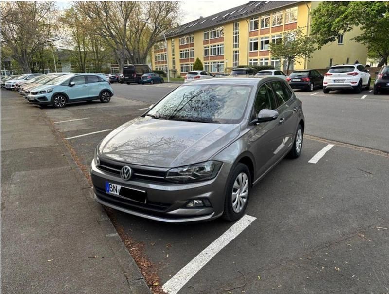 Gebraucht VW Polo Comfortline 95 PS (69 kW) 2018 Grau Kleinwagen