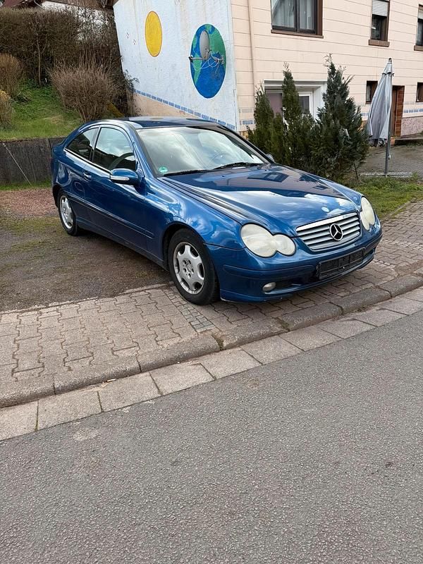 Gebraucht Mercedes C220 140 PS (102 kW) 2002 Blau Kleinwagen