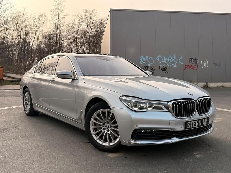 Gebraucht BMW 740L 320 PS (235 kW) 2018 Silber Limousine