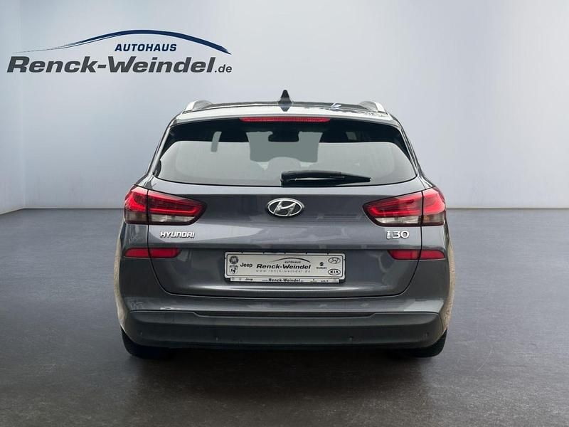 Gebraucht Hyundai i30 Premium 140 PS (102 kW) 2019 Grau Limousine