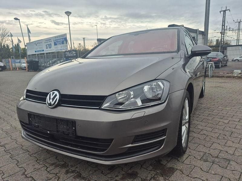 Grau Gebraucht 2016 VW Golf VII Limousine | 9.999 € (Superpreis) - Bild 1/4