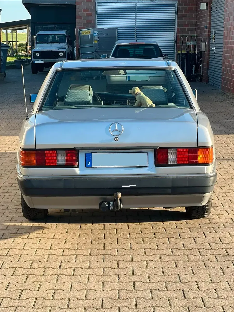 Gebraucht Mercedes 190 122 PS (89 kW) 1992 Silber Limousine