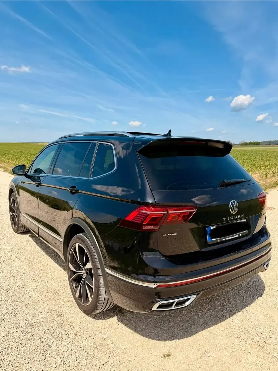 Gebraucht VW Tiguan Allspace R 200 PS (147 kW) 2024 Schwarz SUV