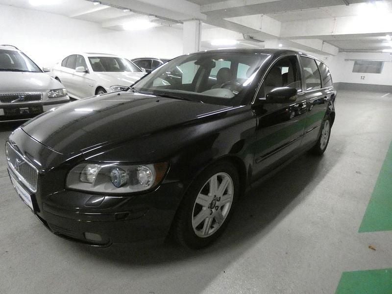 Schwarz Gebraucht 2005 Volvo V50 Summum Kombi | 4.490 € (Fairer Preis) - Bild 1/4