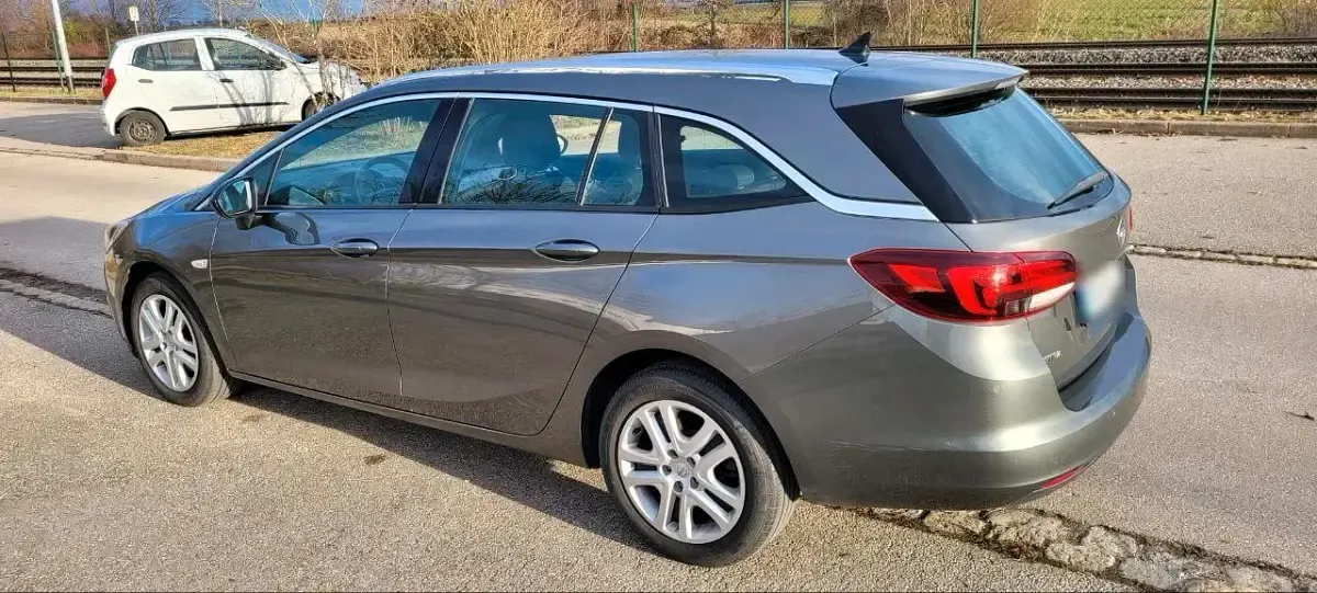 Gebraucht Opel Astra 136 PS (100 kW) 2019 Grau Kombi