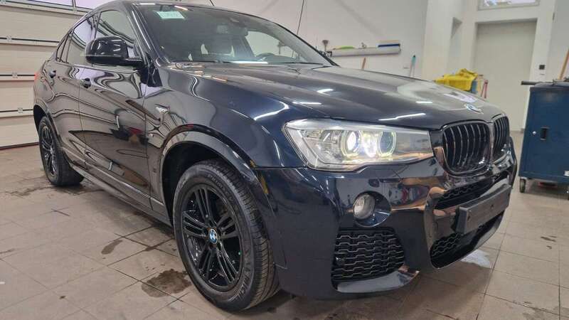 Carbonschwarz metallic Gebraucht 2018 BMW X4 M Sport SUV | 24.999 € - Bild 1/4