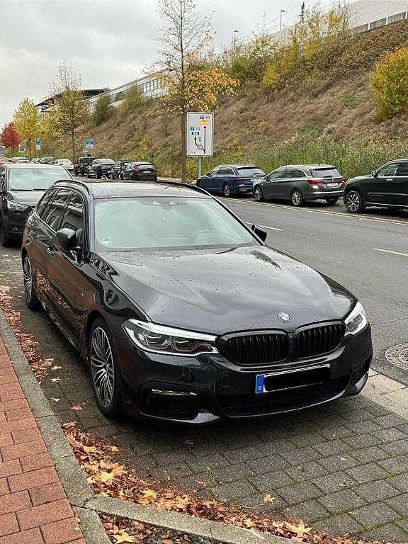 Blau Gebraucht 2018 BMW 530 M Sport Kombi | 19.700 € (Fairer Preis) - Bild 1/4