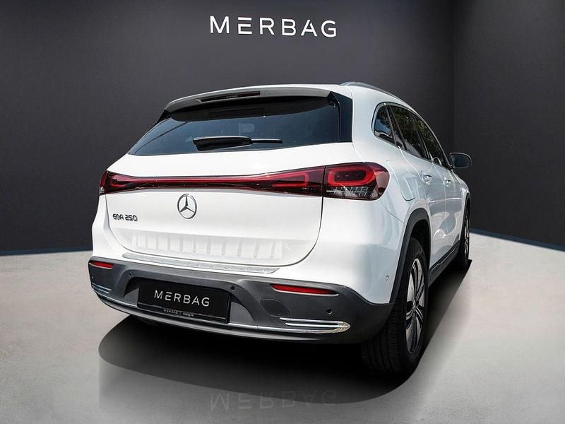 Gebraucht Mercedes EQA250 Progressive 139 kW (190 PS) 2022 Polarweiß SUV