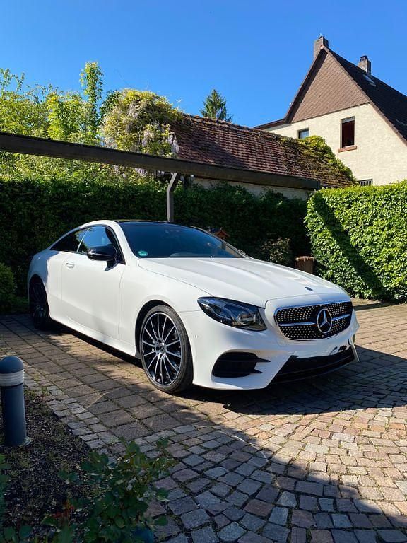 Weiß Gebraucht 2019 Mercedes E300 Coupé | 37.000 € (Fairer Preis) - Bild 1/4