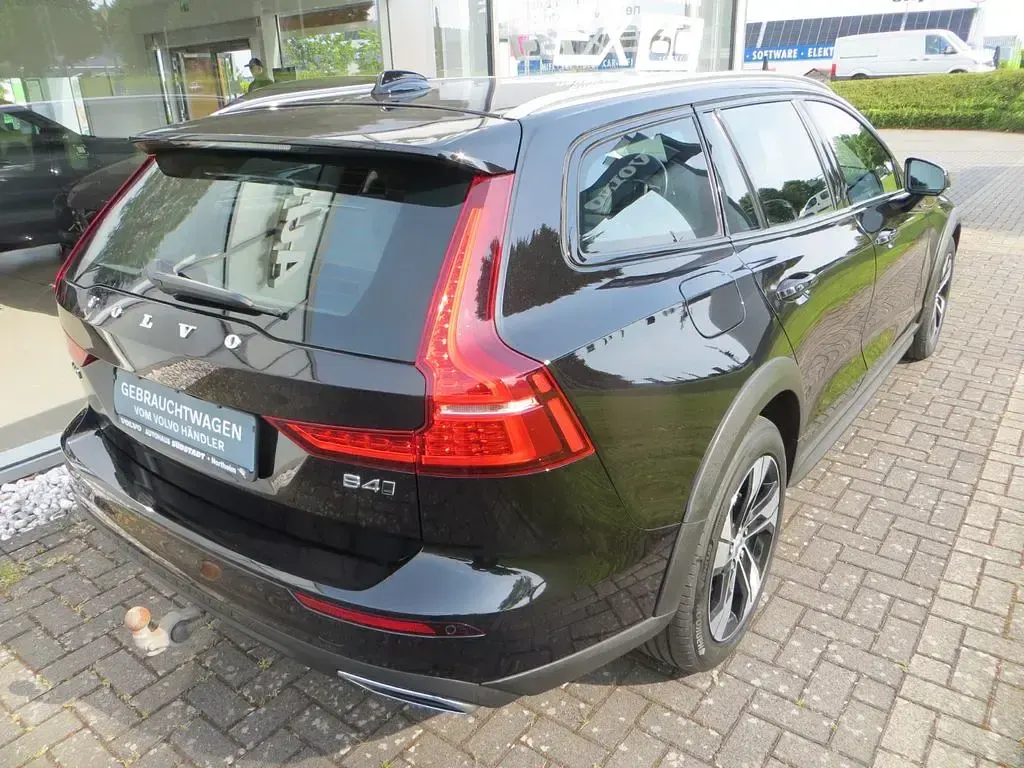 Gebraucht Volvo V60 CC 197 PS (144 kW) 2021 Schwarz Kombi