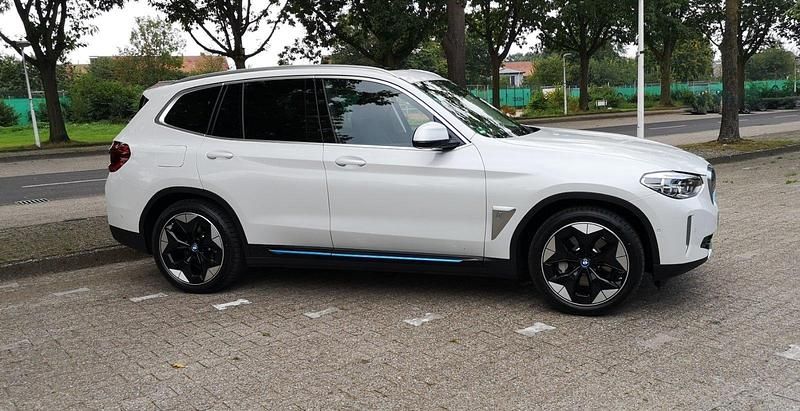 Gebraucht BMW iX3 Impressive 210 kW (286 PS) 2021 Weiß SUV