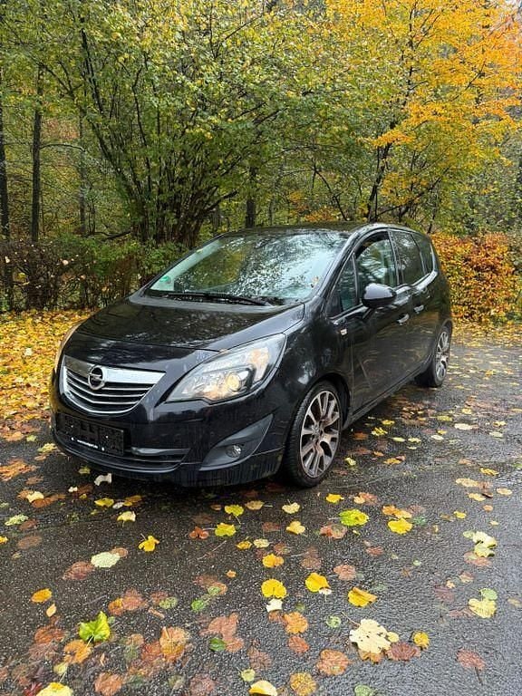 Schwarz Gebraucht 2011 Opel Meriva Design Edition Van / Kleinbus | 3.999 € (Fairer Preis) - Bild 1/1