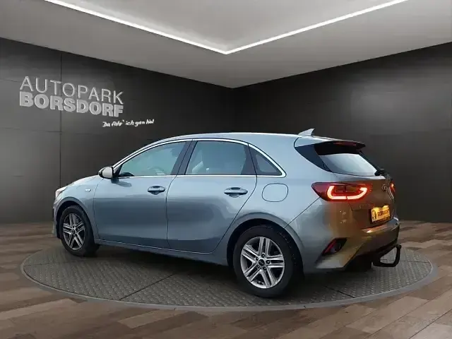 Gebraucht Kia Ceed Vision 140 PS (102 kW) 2019 Silber Kleinwagen