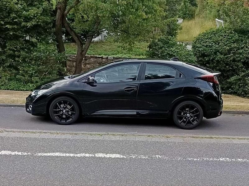 Schwarz Gebraucht 2016 Honda Civic Limousine | 13.900 € - Bild 1/4