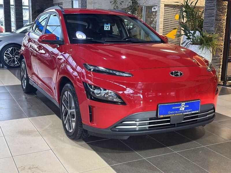 Gebraucht Hyundai Kona Select 100 kW (136 PS) 2022 Rot SUV