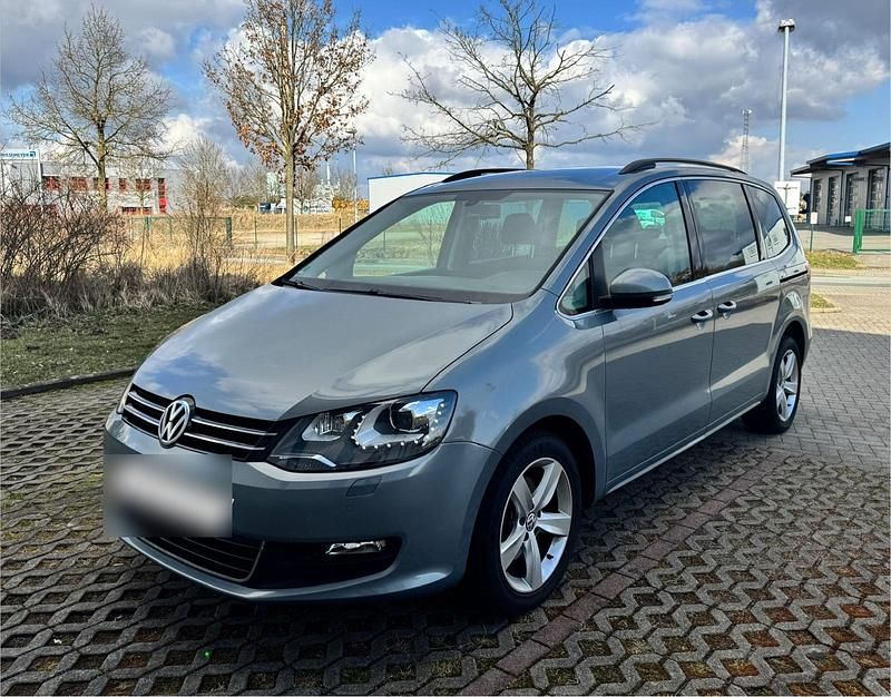 Second-hand VW Sharan 170 CP (125 kW) 2012 Albastru Monovolum