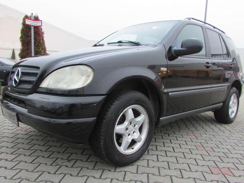 Schwarz Gebraucht 1999 Mercedes ML320 SUV | 3.222 € (Fairer Preis) - Bild 1/4