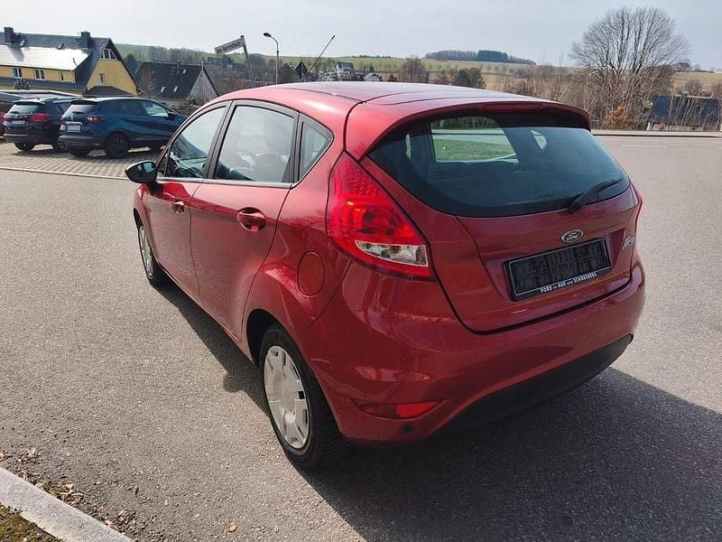 Gebraucht Ford Fiesta Trend 82 PS (60 kW) 2009 Rot Kleinwagen