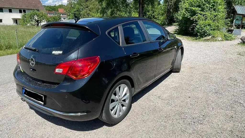 Gebraucht Opel Astra Edition 179 PS (131 kW) 2012 Schwarz Limousine