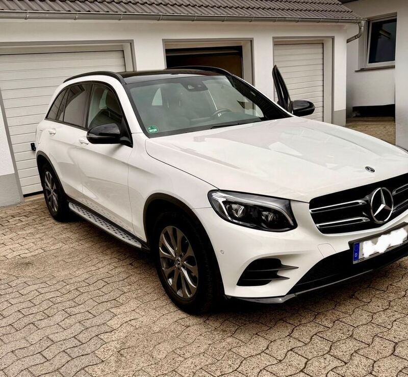 Weiß Gebraucht 2017 Mercedes GLC250 AMG line SUV | 21.500 € (Superpreis) - Bild 1/4