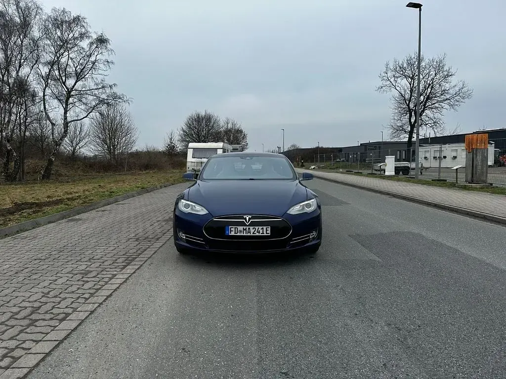 Used Tesla Model S 309 kW (421 HP) 2016 Blue Hatchback