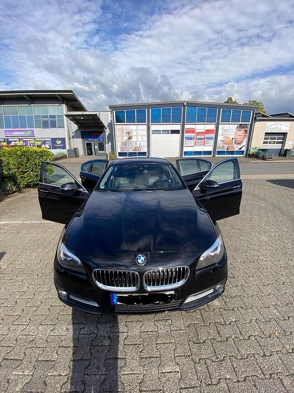 Schwarz Gebraucht 2015 BMW 520 Limousine | 23.500 € (Teuer) - Bild 1/4