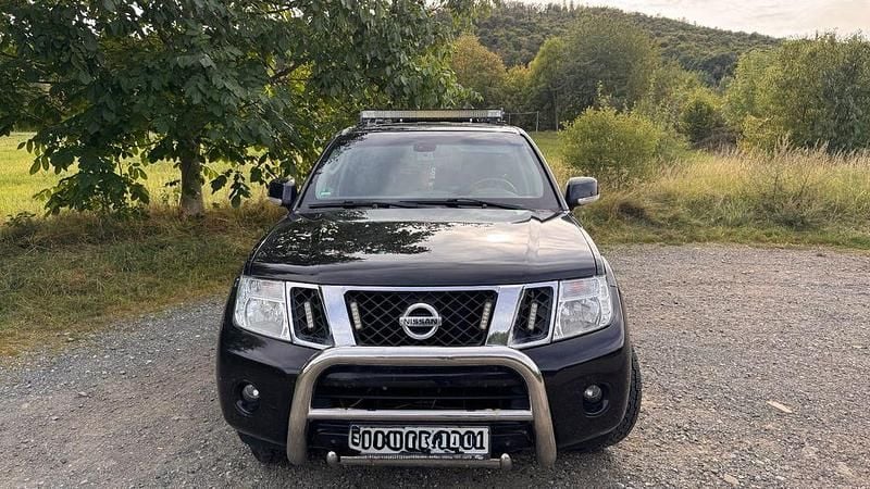 Schwarz Gebraucht 2011 Nissan Pathfinder Executive SUV | 14.999 € (Fairer Preis) - Bild 1/4